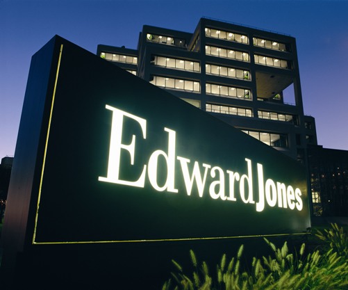 Edward Jones Overhauls Its Broker Recruiting Strategies - Financial ...